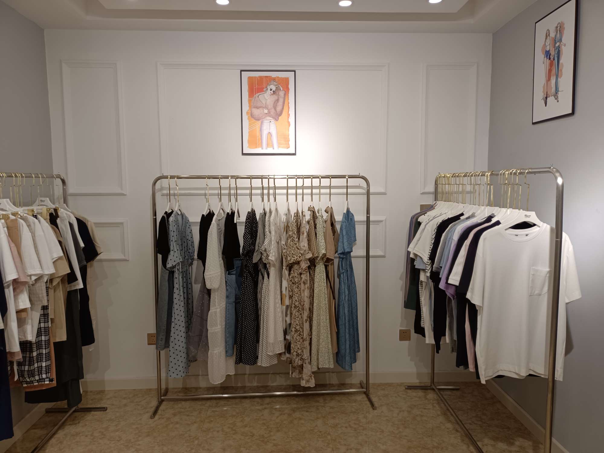 抚顺市新抚区壹壹柒柒品牌折扣服装零售门市部