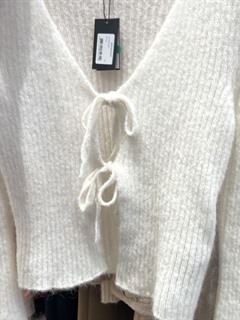 服装小开衫商场全球实拍图库_全球零售批发市场实拍_展会实拍图